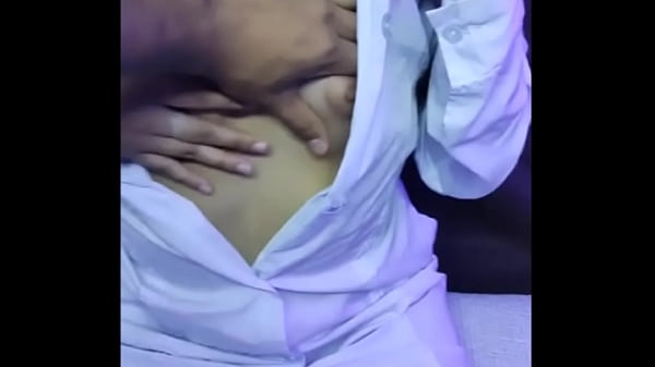 Follandome a mi joven hermanastra mientras mi padrastro trabaja asi me pide ella que me la folle cuando se va- latina de tetas pequeñas siendo penetrada por su hermanastro