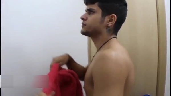 LA PUTA DE MI HERMANASTRA SE METE EN EL BAÑO A DUCHARSE CONMIGO POR SU AFAN DE SALIR Y TERMINAMOS FOLLANDO RICO Y DURO