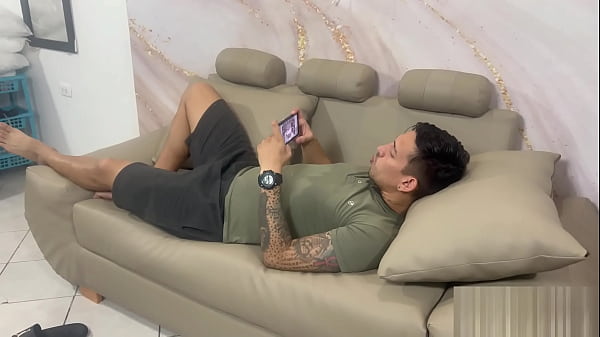 FOLLADA CON LINDA LATINA EN EL SOFA DE LA CASA,” SEXO BRUTAL” ME SACA LA LECHE CON SU RICO COÑO APRETADITO – PORNO CASERO EN ESPANOL